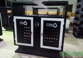 九一影视垃圾桶廠家定製（zhì）鋼板衝孔垃圾桶，發貨於西安景區