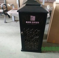 烤漆鏤空工藝室（shì）內方形（xíng）不鏽鋼垃圾桶