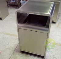 室內方（fāng）形不鏽鋼垃圾桶