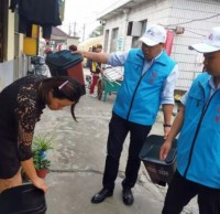 分（fèn）類（lèi）垃圾桶（tǒng）發放每家（jiā）每戶（hù）加強環保意識（shí）
