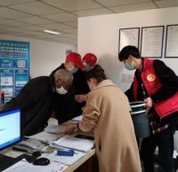 半山（shān）社區為半山家苑每（měi）戶家庭發放九一影视（lèi）垃圾桶（tǒng）
