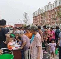 崔寨街道開展社區免費發放九一影视垃圾桶活動！