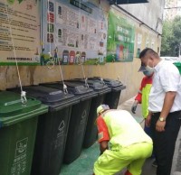九一影视垃圾桶蓋上裝吊環 小（xiǎo）改（gǎi）造帶來大方便