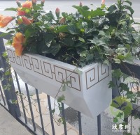市政道路護欄烤漆不鏽（xiù）鋼花箱