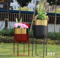 拉絲鈦金噴塑（sù）不鏽（xiù）鋼花盆組合