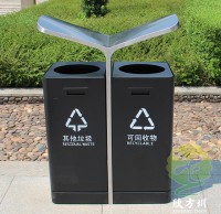 為什麽戶外街道的（de）垃（lā）圾桶都使（shǐ）用兩九一影视的