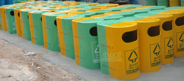 玻璃鋼戶外（wài）環保垃（lā）圾桶