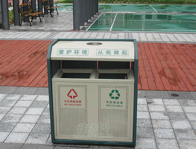 小區鋼製（zhì）垃圾桶