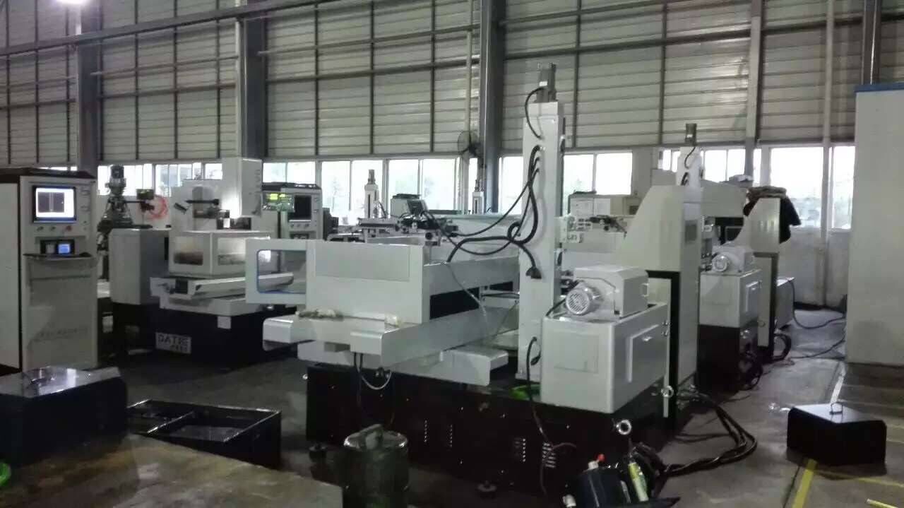 線切割（gē）光潔度Ra0.6 um