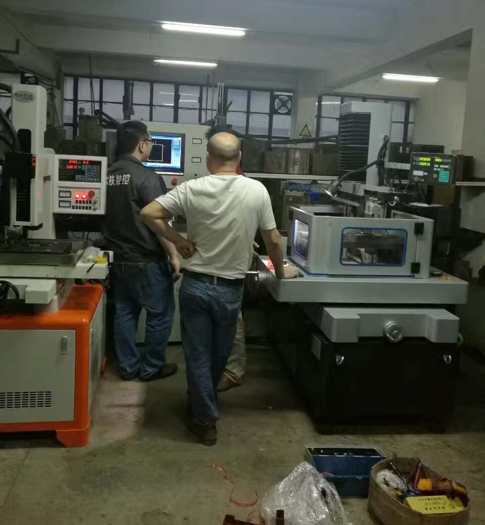 線切割機床現場安（ān）裝培訓照片2