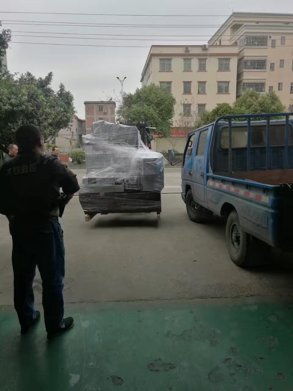 DT320中走絲（sī）卸貨圖片