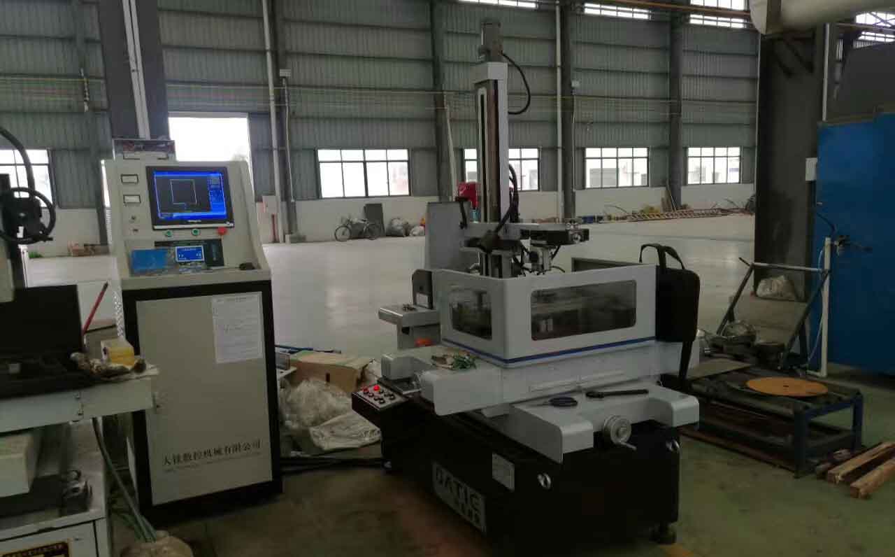 金祥盛模具客戶電火花線切割現場安裝