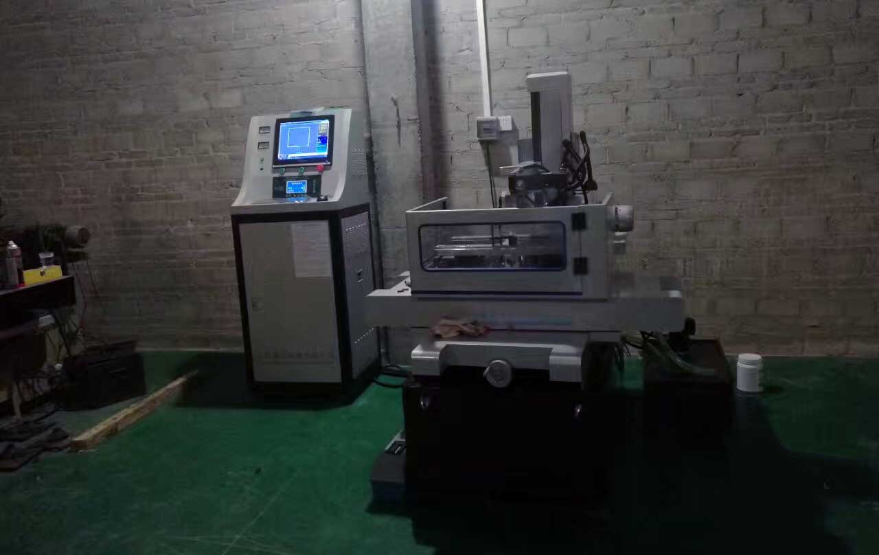 電火花線切割設備圖片