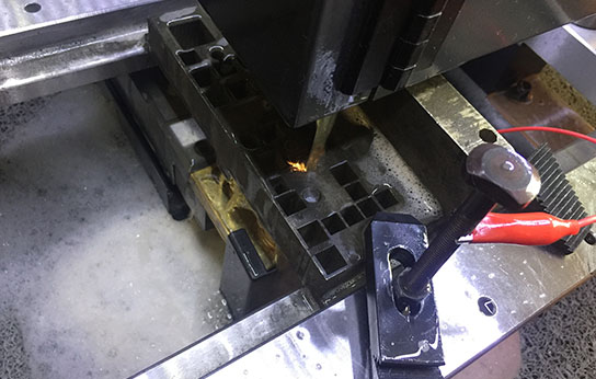 線切割加工（gōng）工件（jiàn）掉不下來解決辦法（fǎ）