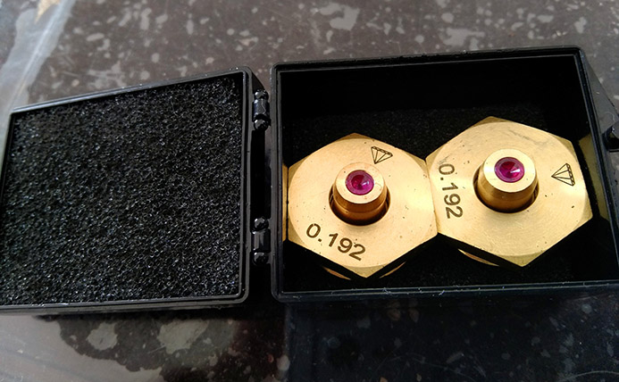 中走絲寶（bǎo）石水嘴