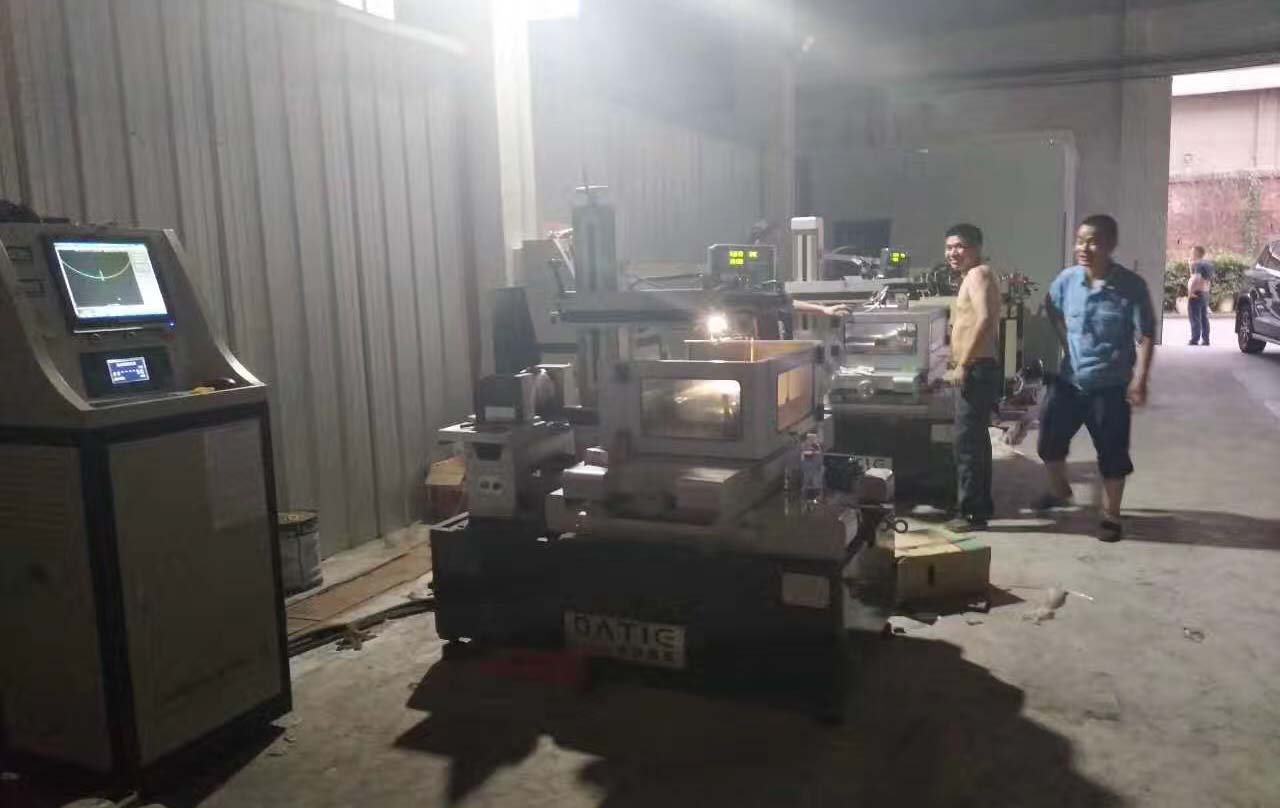 荊州钜力中（zhōng）走絲線切割現場安裝