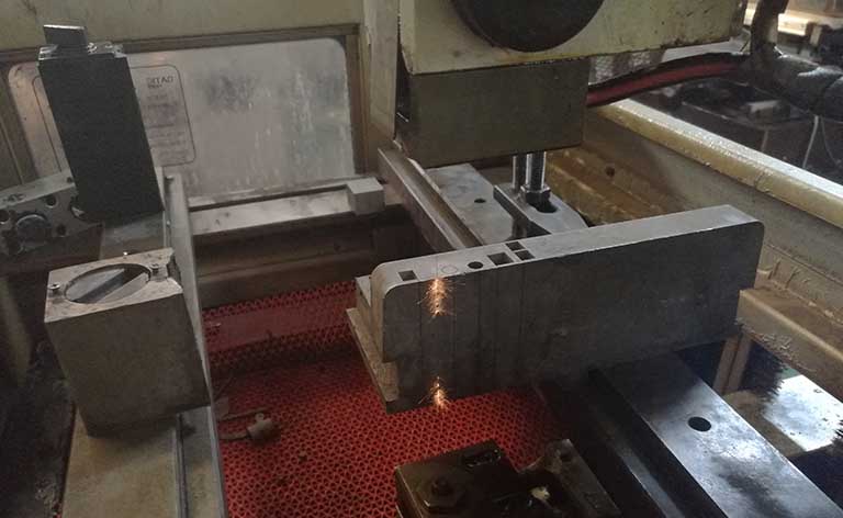 線切割校垂直度作用