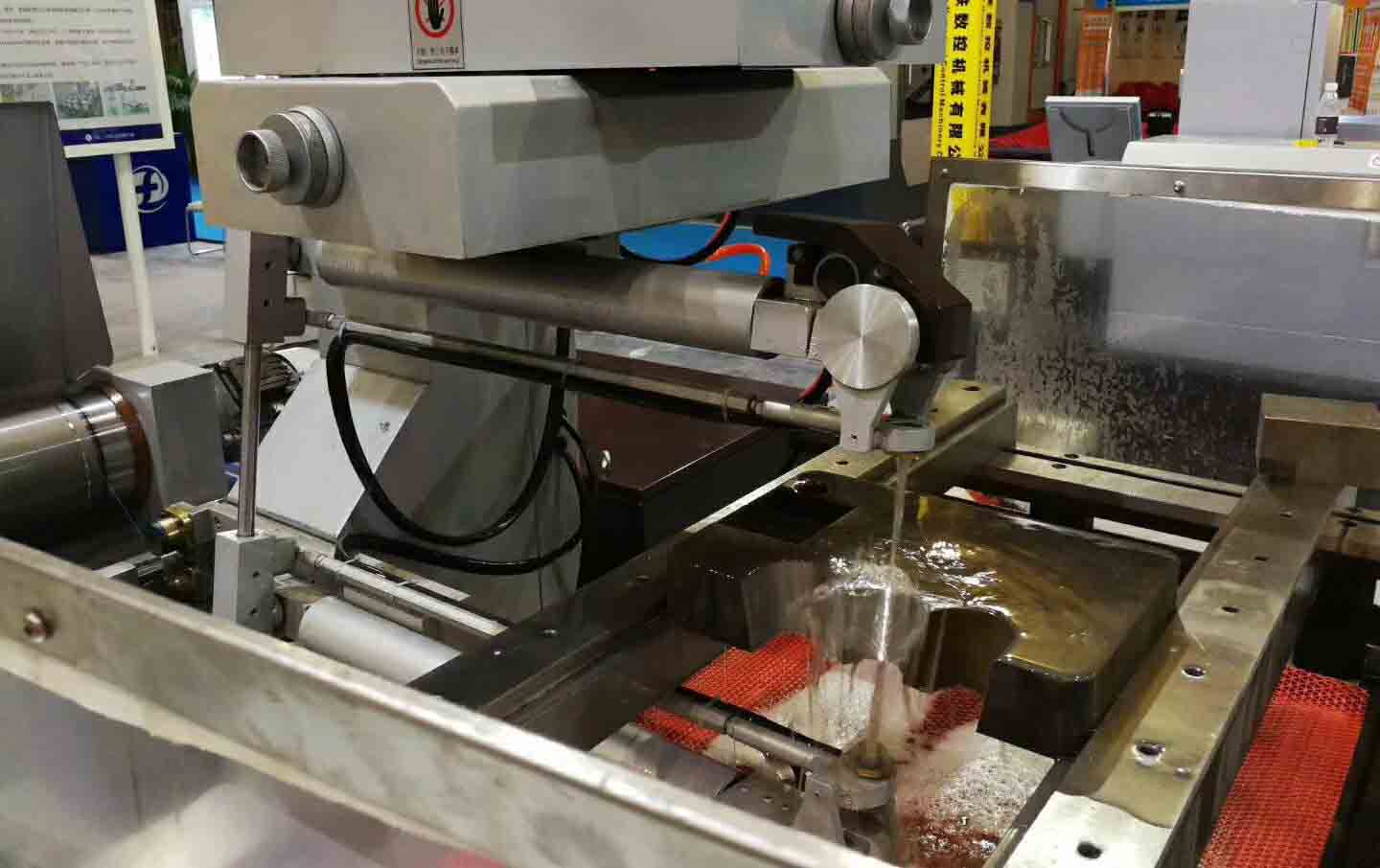 廣東17·c18起草视频.27東莞模具製造機械展全伺（sì）服閉環大錐（zhuī）度中走絲