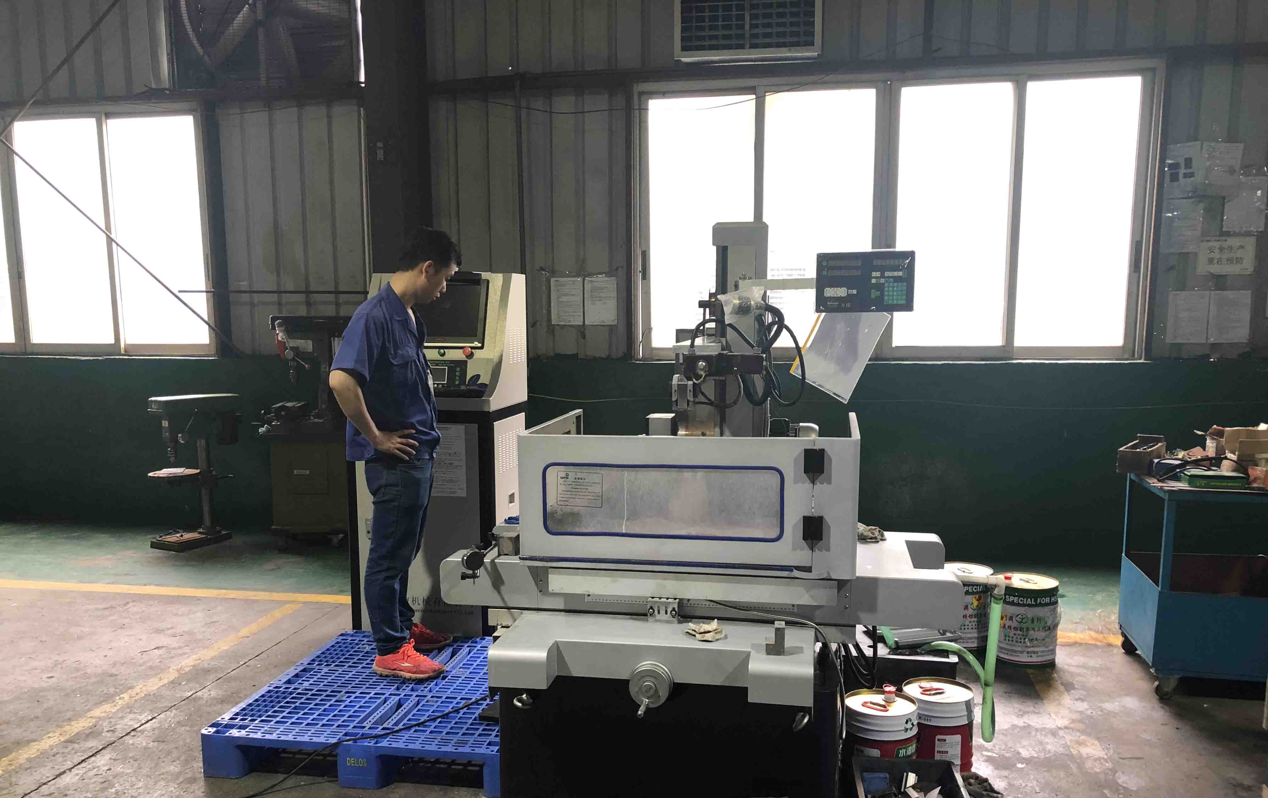 廣東（德洛斯照明）線（xiàn）切割現場培訓照片