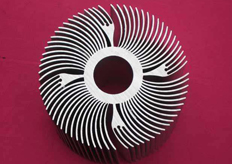 佛山（shān）（恒威模具）中走（zǒu）絲實地客戶