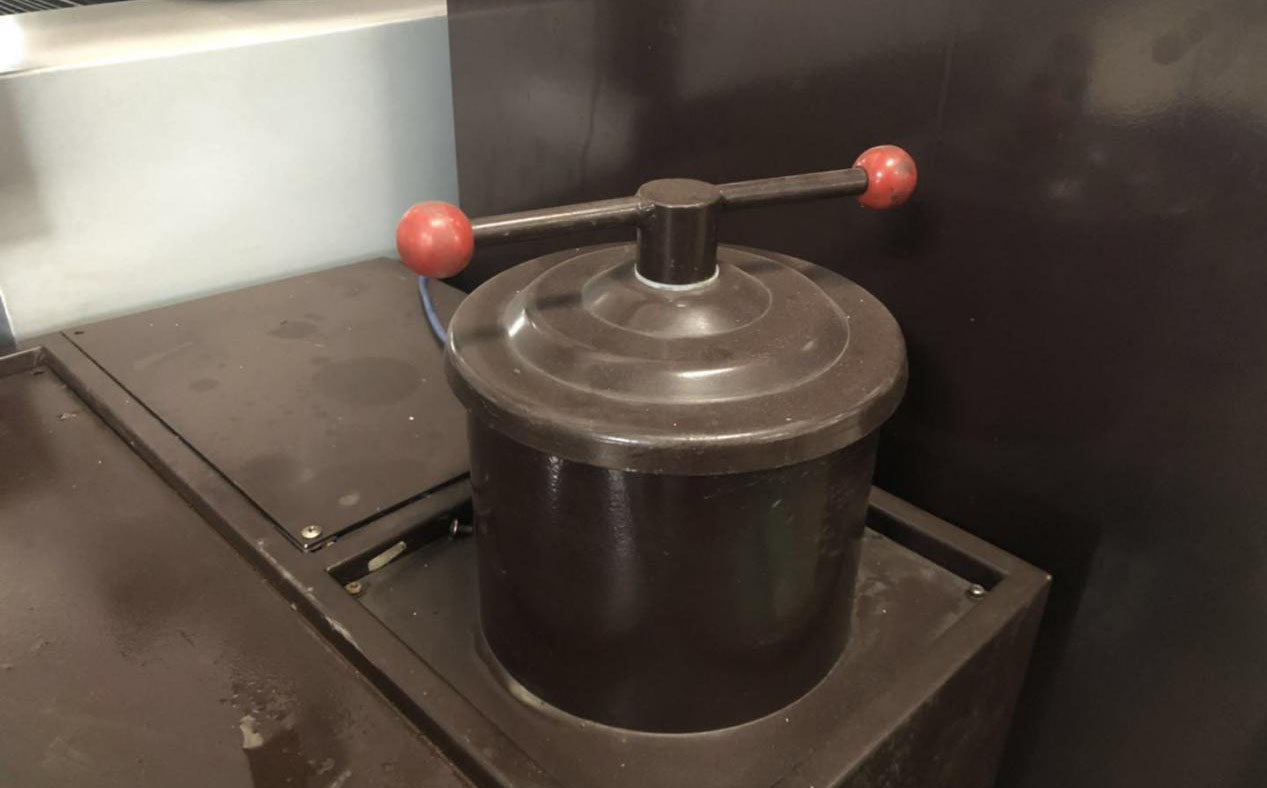 中走絲濾芯拆卸教程1