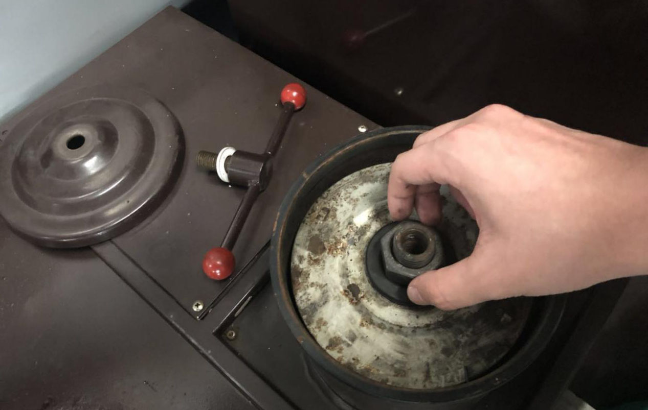 中（zhōng）走絲濾（lǜ）芯拆卸教程（chéng）3