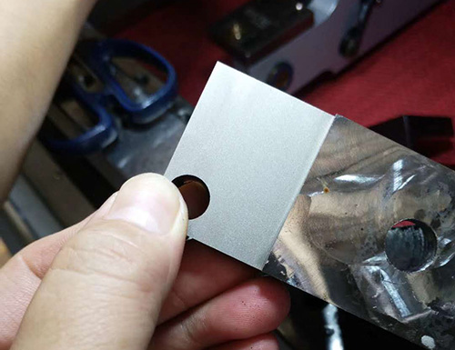 三水（shuǐ）（澳美廣屏（píng）模具）中走（zǒu）絲現場打樣