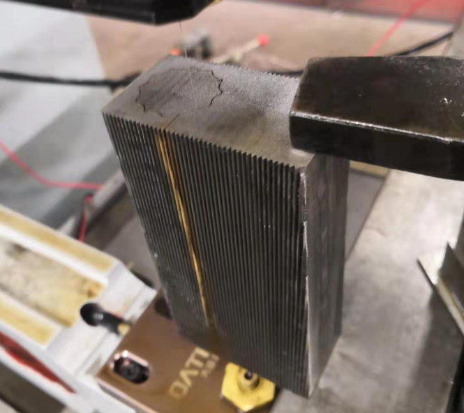 線切割加工厚工件電流不穩原因2