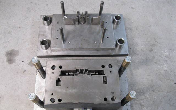 深圳（愛迪爾電子）線切割機床實地客戶電子模具