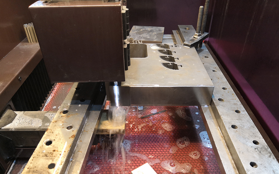 線切割加工中（zhōng）