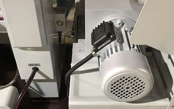 線（xiàn）切割運絲座線路